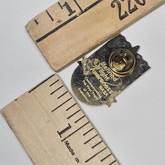 NASA Space Shuttle Endeavour First Flight Pin. - Picture 2 of 3